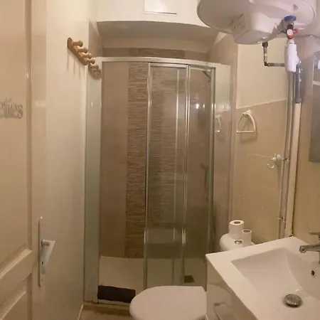 Le Jean Perrot Rent4night Апартаменти